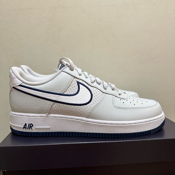 NIB Men Nike Air Force 1 '07 Shoes "Photon Dust" Black White FJ4211-002 - Picture 2 of 8